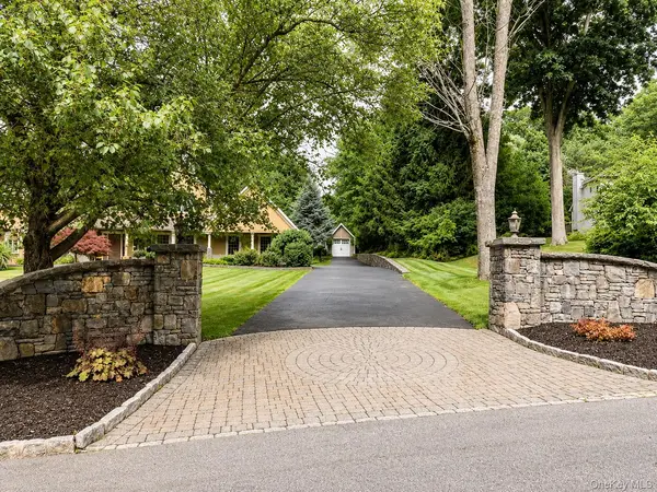 10 Sutherland DR, Highland Mills, NY 10930