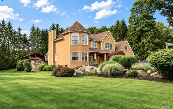 10 Sutherland DR, Highland Mills, NY 10930