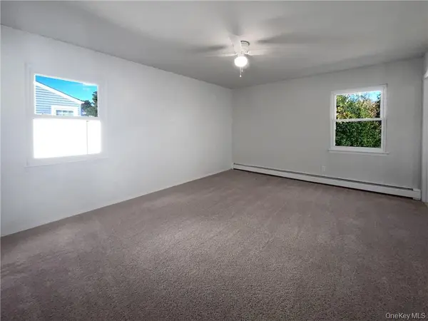 11 Frost Valley DR, East Patchogue, NY 11772