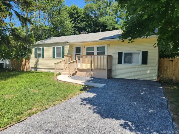 47 Pace AVE, Bellport, NY 11713