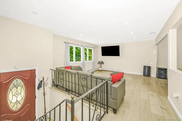 9 Hamlin AVE, West Babylon, NY 11704