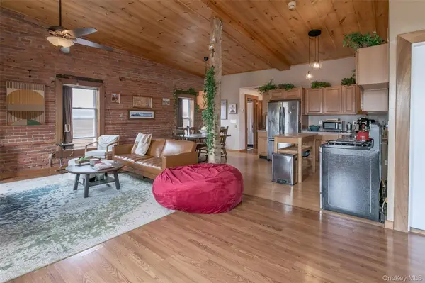 31 Main #PH, Warwick, NY 10990