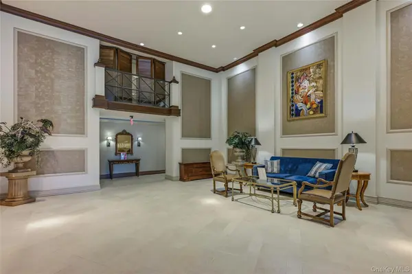 2 Bay Club DR #11A, Bayside, NY 11360