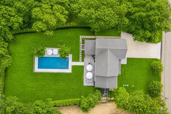 15 Wild Cherry LN, East Quogue, NY 11942