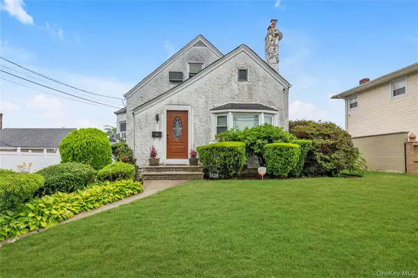 1639 Empire ST, Elmont, NY 11003