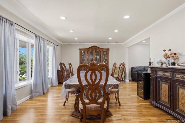 156 Lea Ann TER, Wantagh, NY 11793