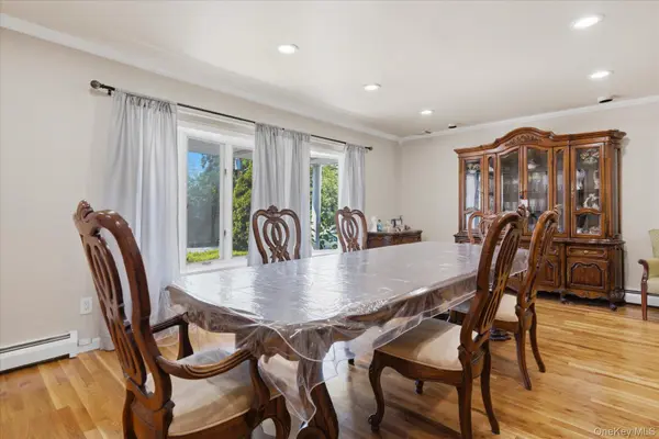 156 Lea Ann TER, Wantagh, NY 11793