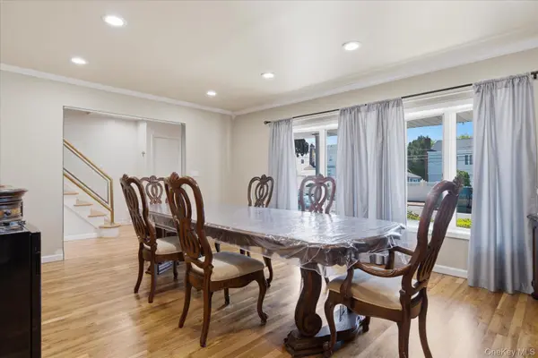 156 Lea Ann TER, Wantagh, NY 11793