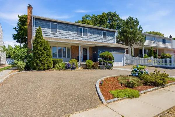156 Lea Ann TER, Wantagh, NY 11793