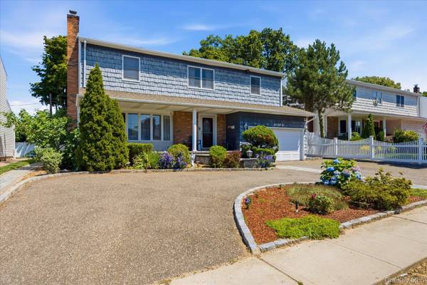 156 Lea Ann TER, Wantagh, NY 11793