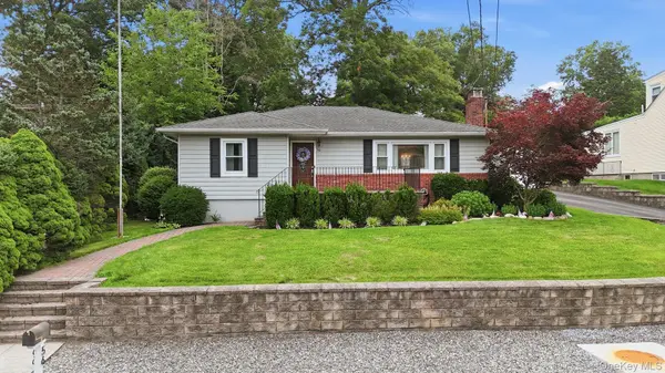 56 Homeland DR, Huntington, NY 11743