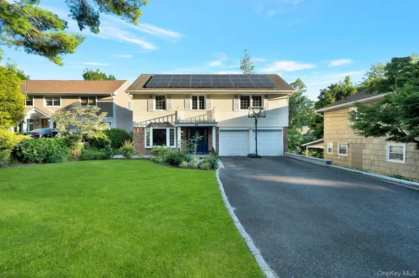 36 Combes DR, Manhasset, NY 11030