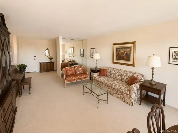 27010 Grand Central Pkwy #7G, Floral Park, NY 11005