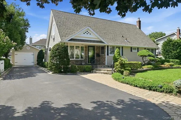 672 Westbury AVE, Westbury, NY 11590
