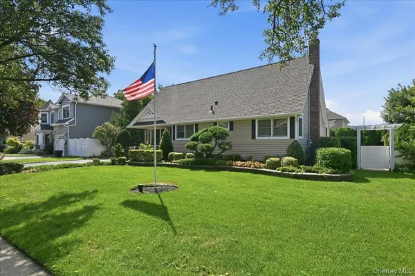 672 Westbury AVE, Westbury, NY 11590