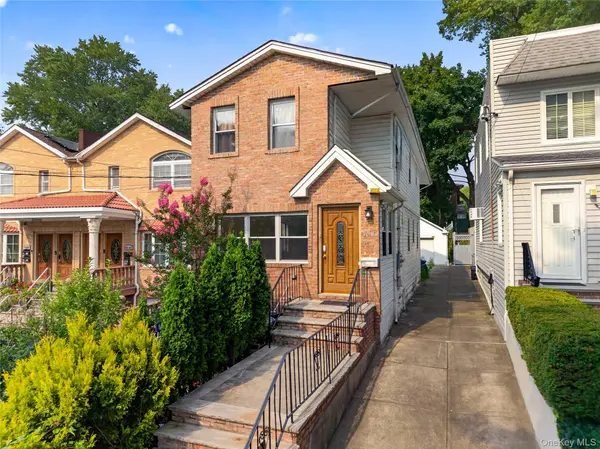 42-05 249th ST, Little Neck, NY 11363