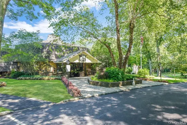 855 Skyline DR, Coram, NY 11727