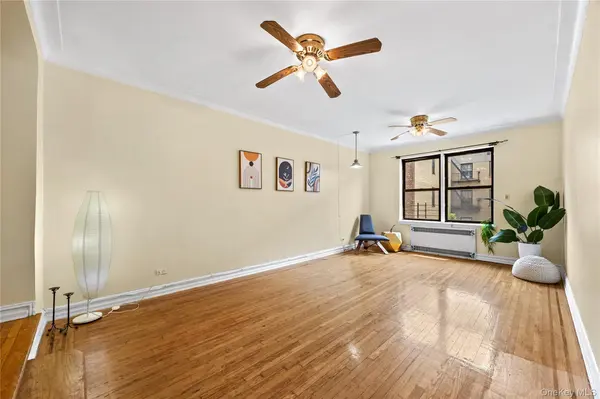 35-35 75th ST #522, Jackson Heights, NY 11372