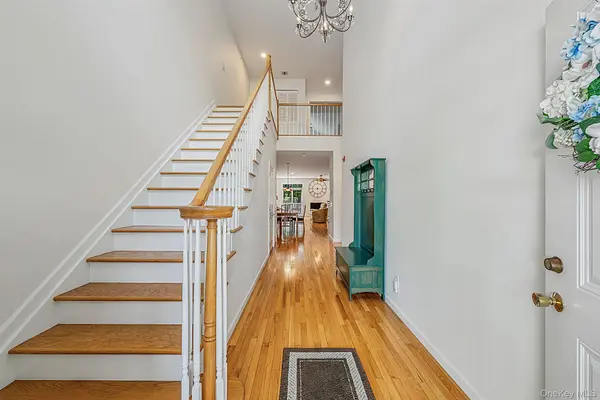 66 Brianna DR, East Setauket, NY 11733