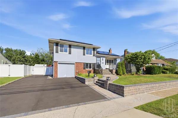 140 Intervale AVE, Farmingdale, NY 11735