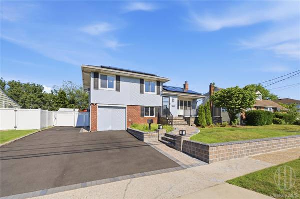 140 Intervale AVE, Farmingdale, NY 11735