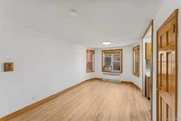 33-35 81 ST #4A, Jackson Heights, NY 11372