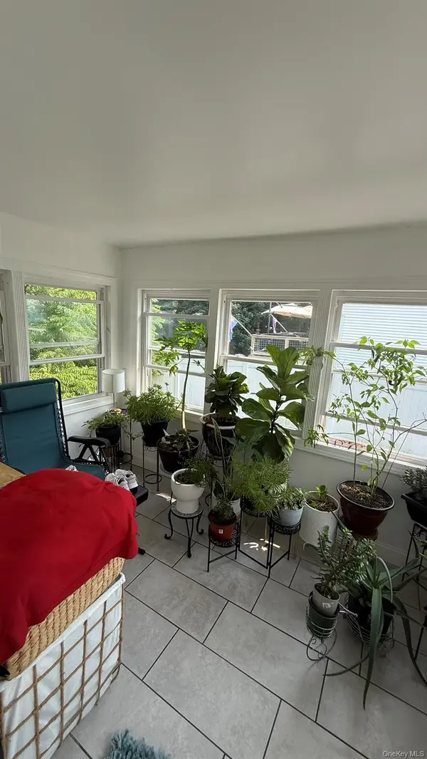 3 Elm ST, New Windsor, NY 12553