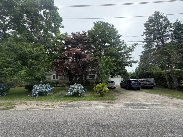 8 Windus DR, Shirley, NY 11967