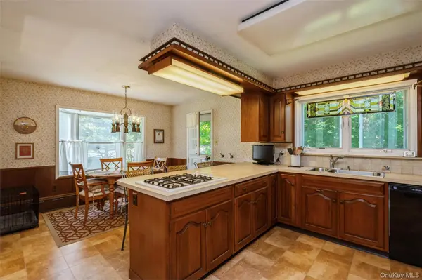 199 N Country RD, Port Jefferson, NY 11777