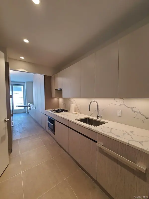 133-27 39th AVE #10B, Flushing, NY 11354