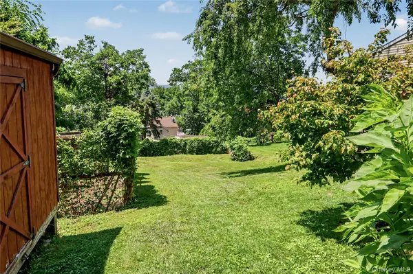 33 Cedar LN, Ossining, NY 10562