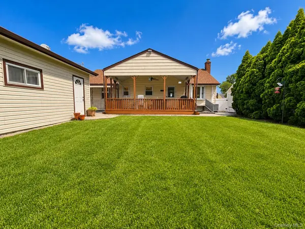 140 Andrew AVE, East Meadow, NY 11554