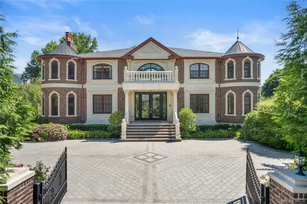 28 Whitney CIR, Glen Cove, NY 11542