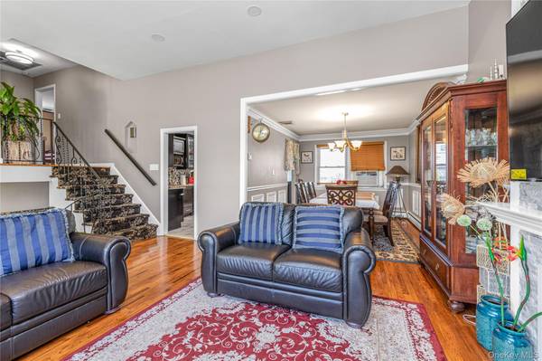 80 Rosalie CT, East Meadow, NY 11554