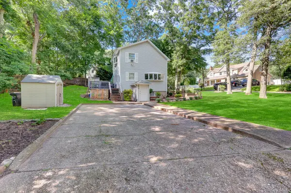 14 Neponsit RD, Sound Beach, NY 11789