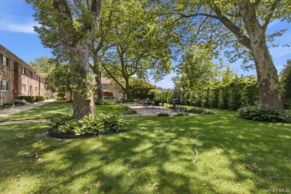 105 Prime AVE #B6, Huntington, NY 11743