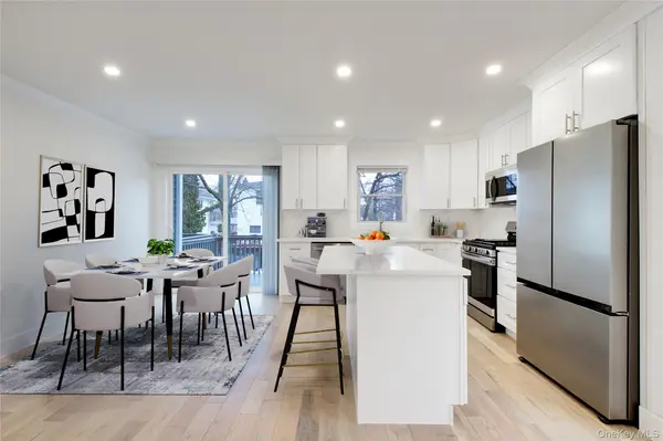 56 Kirkwood RD #A, Port Washington, NY 11050