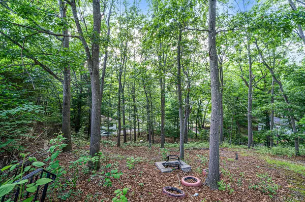 49 Barbara LN, Medford, NY 11763