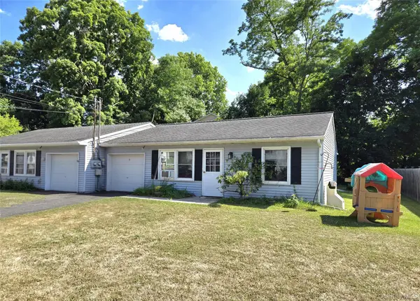 9 Creekview CT, Wappingers Falls, NY 12590