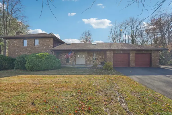 24 Brenda LN, Bardonia, NY 10954