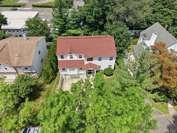 70 Manor DR #A, Great Neck, NY 11020