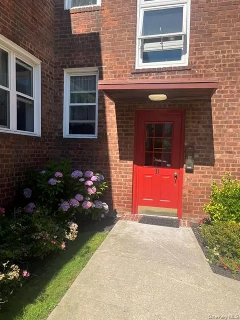 275 Maple Ave #B5, Rockville Centre, NY 11570