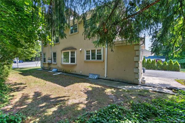143 Searingtown RD, Albertson, NY 11507