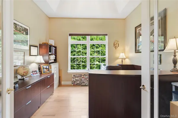35 Monterrey DR, Saint James, NY 11780