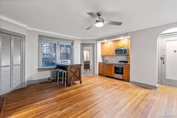 150 Burns ST #2G, Forest Hills, NY 11375