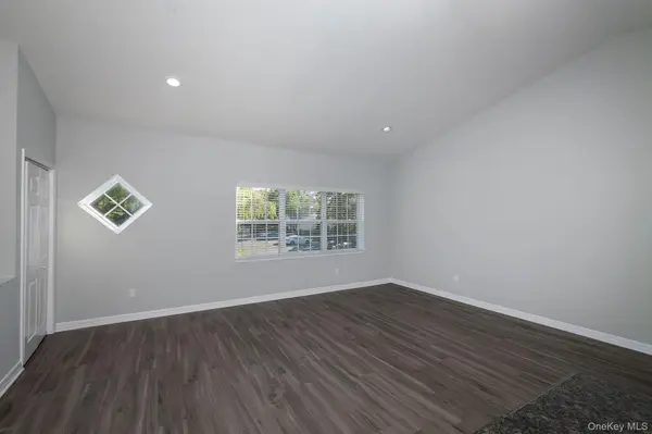 216 Center CT #216, Medford, NY 11763