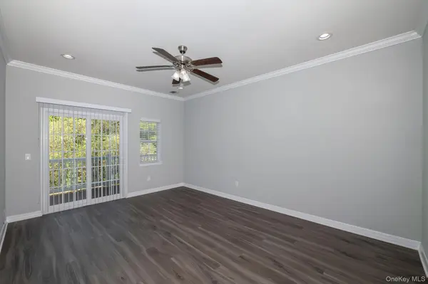 216 Center CT #216, Medford, NY 11763