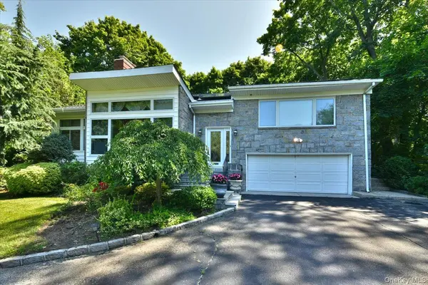 13 Vista DR, Great Neck, NY 11021