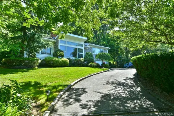 13 Vista DR, Great Neck, NY 11021