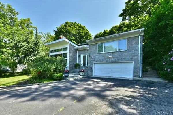 13 Vista DR, Great Neck, NY 11021